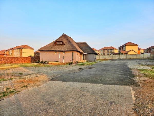 300 m² Commercial space