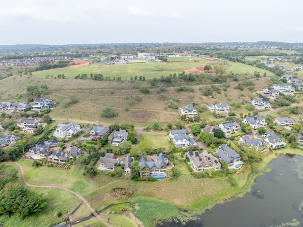 1 561 m² Land
