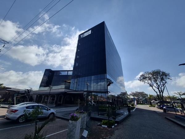 900 m² Commercial space