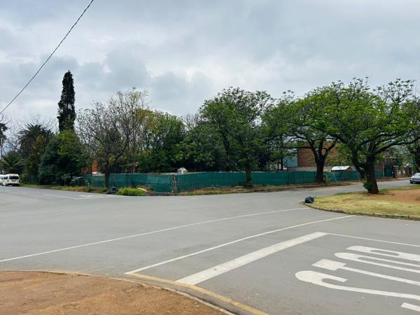 1 219 m² Land