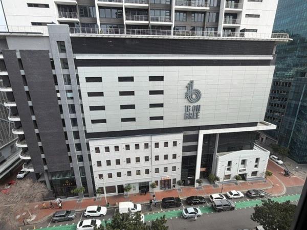 1 106 m² Office Space