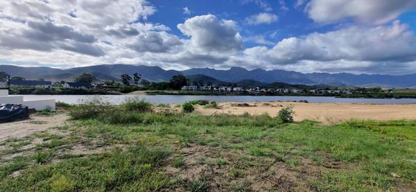 600 m² Land