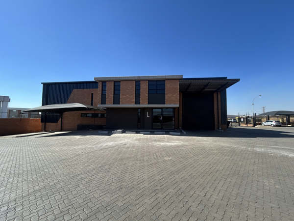 555 m² Industrial space