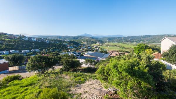 775 m² Land
