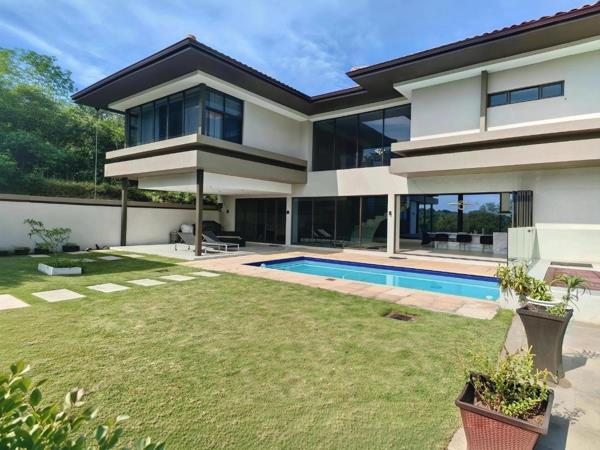 5 Bedroom House