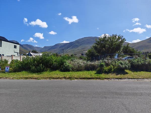 973 m² Land