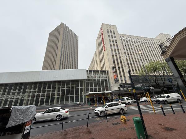 1 400 m² Commercial space