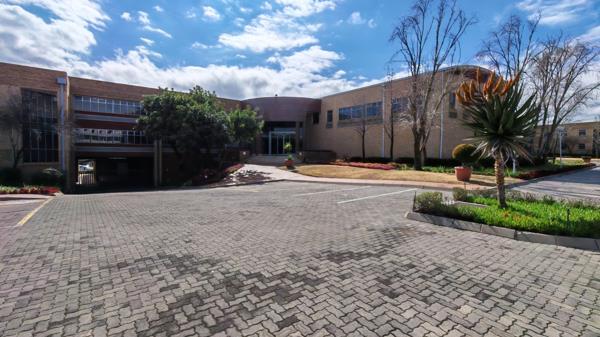 1 013 m² Commercial space