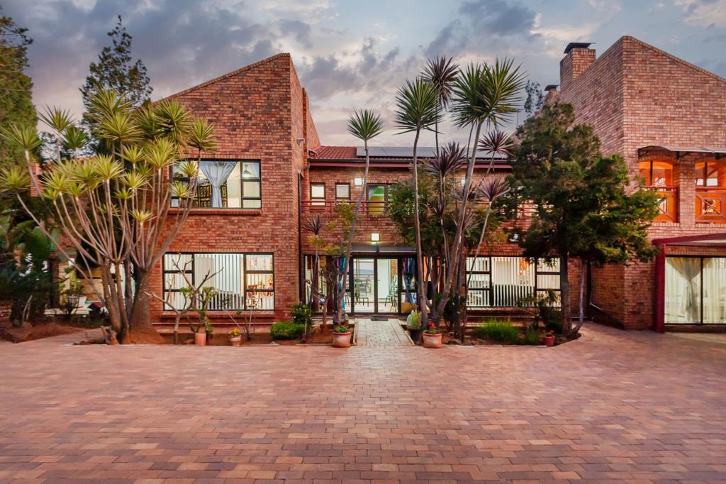 6 Bedroom House