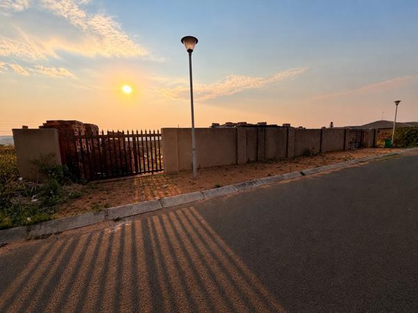 825 m² Land