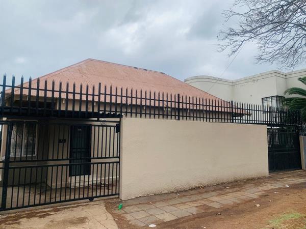 6 Bedroom House