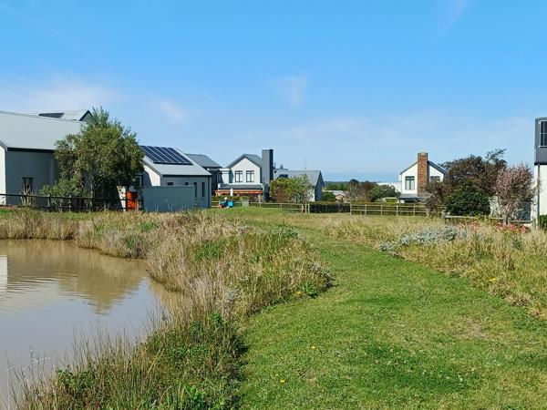 753 m² Land