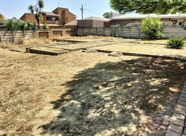 762 m² Land