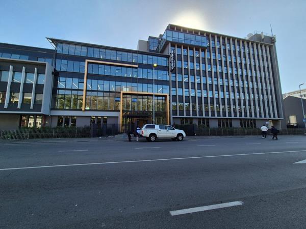 606 m² Commercial space