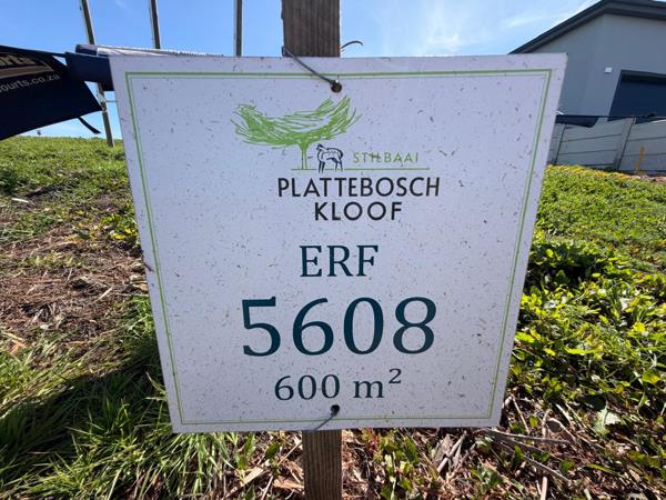 600 m² Land