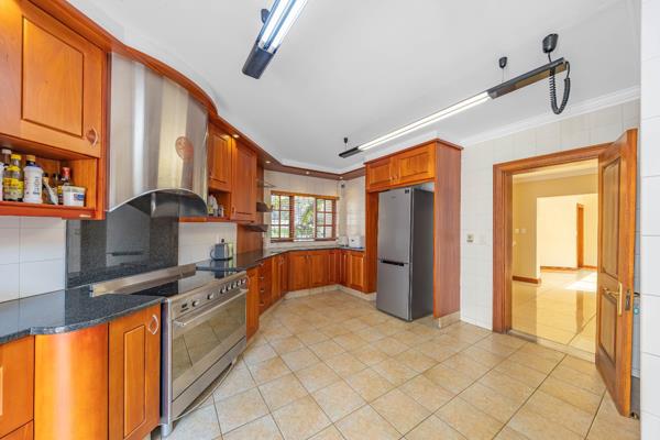 6 Bedroom House