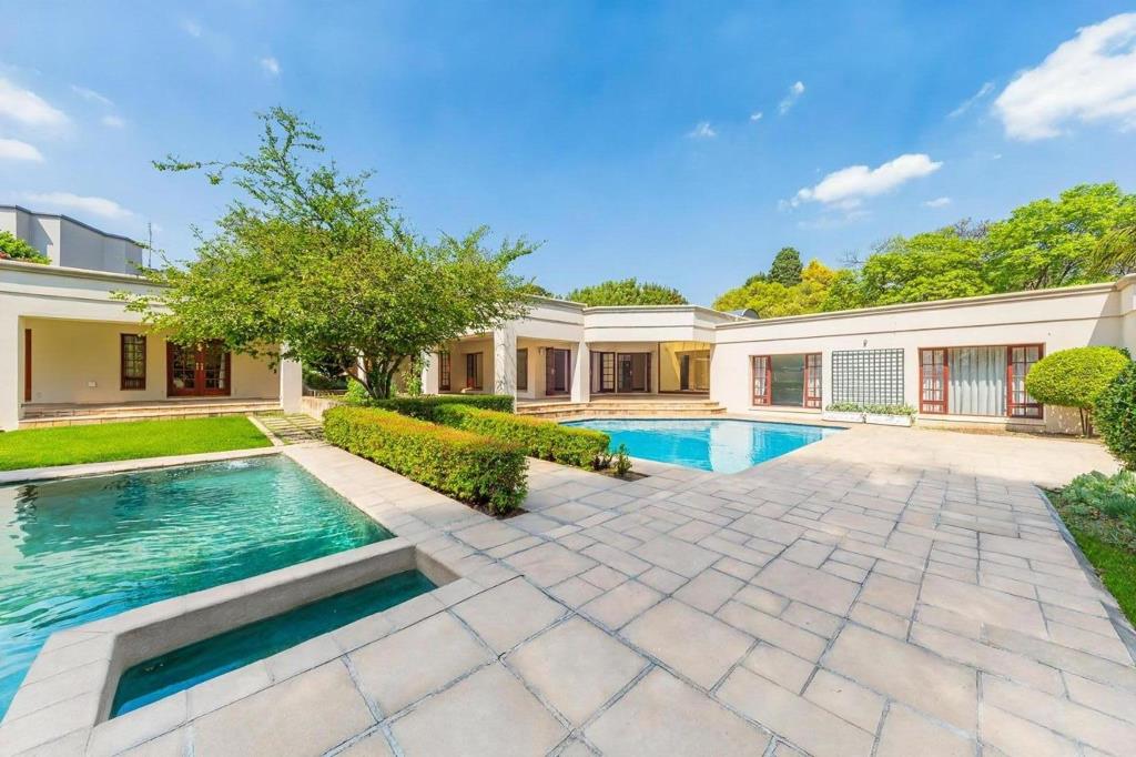 6 Bedroom House
