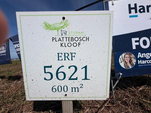 600 m² Land