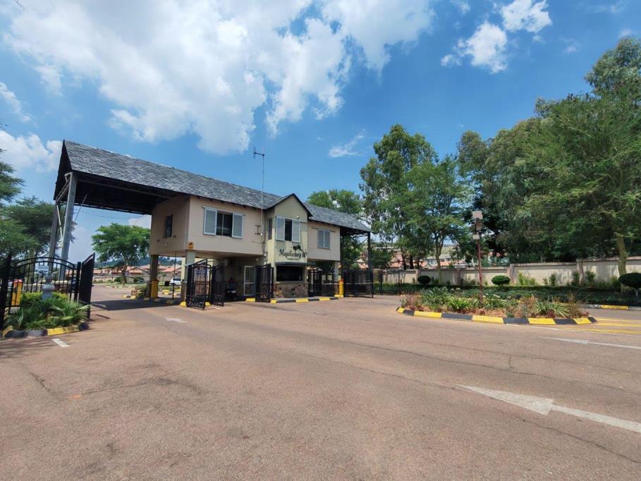 1 175 m² Land