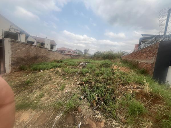 1 450 m² Land