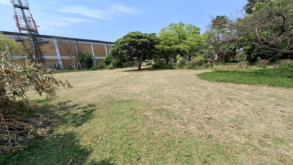 1 352 m² Land