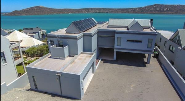 6 Bedroom House