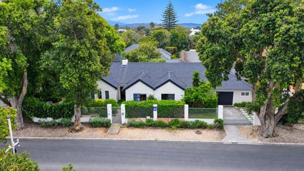 6 Bedroom House