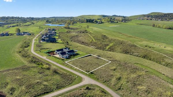 1 760 m² Land