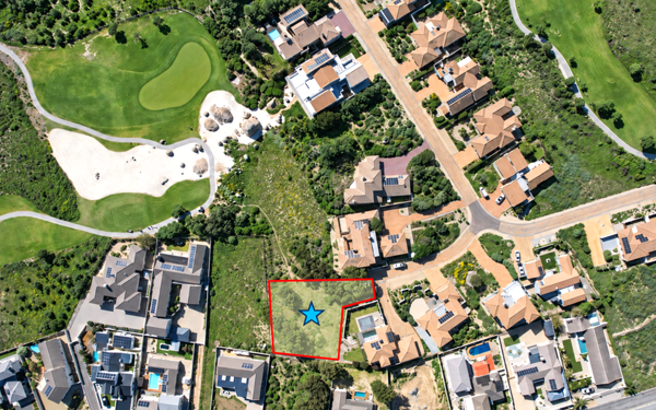 929 m² Land