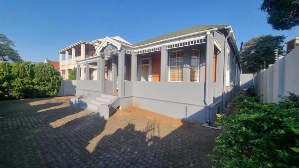 696 m² Commercial space