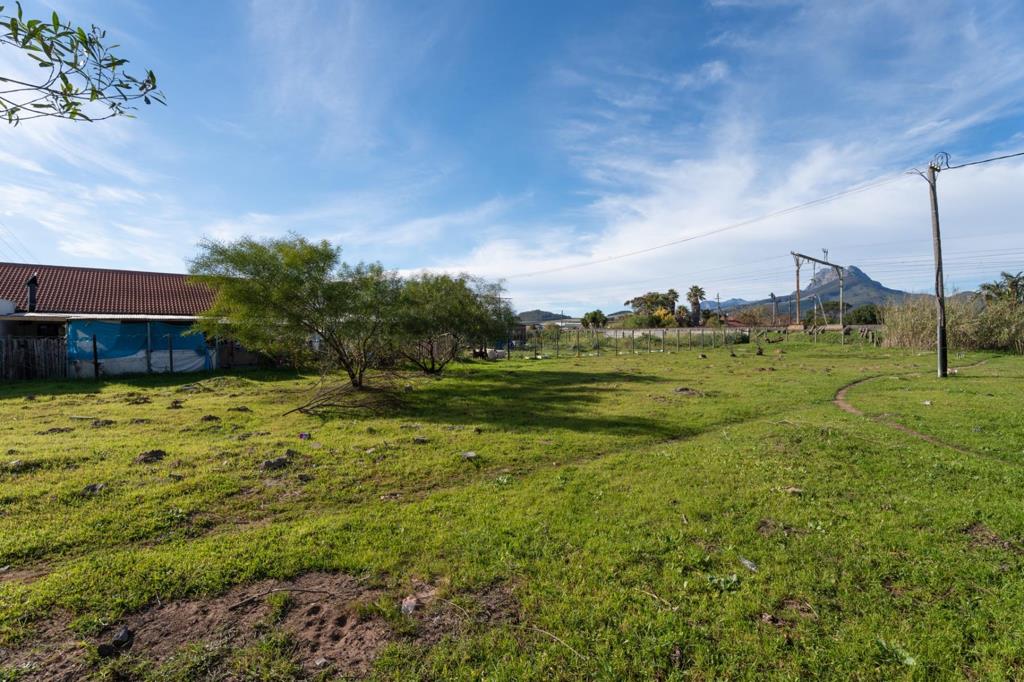 1 190 m² Land