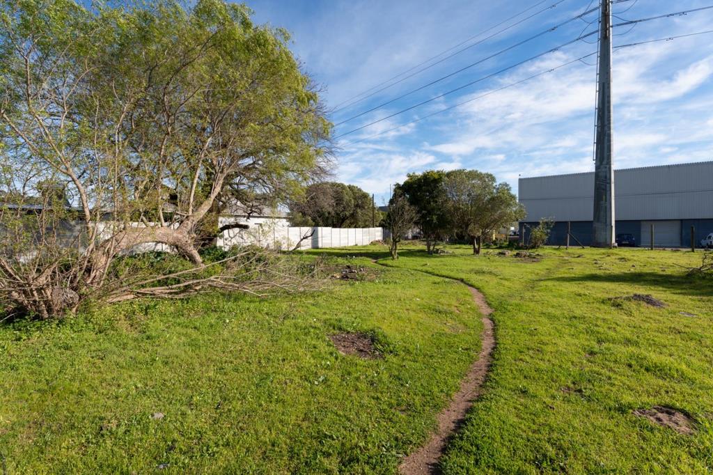 1 190 m² Land