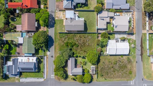 595 m² Land