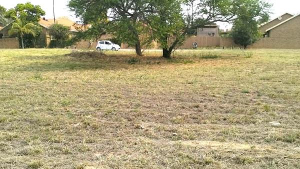 1 745 m² Land