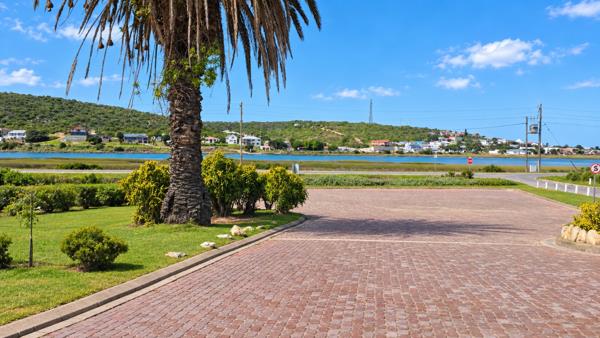 720 m² Land