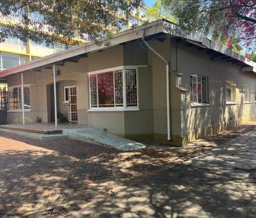 936 m² Commercial space