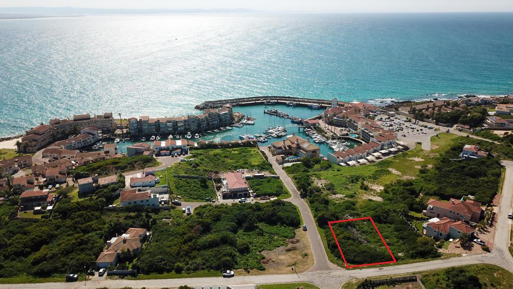 820 m² Land