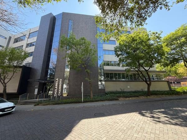 982 m² Commercial space