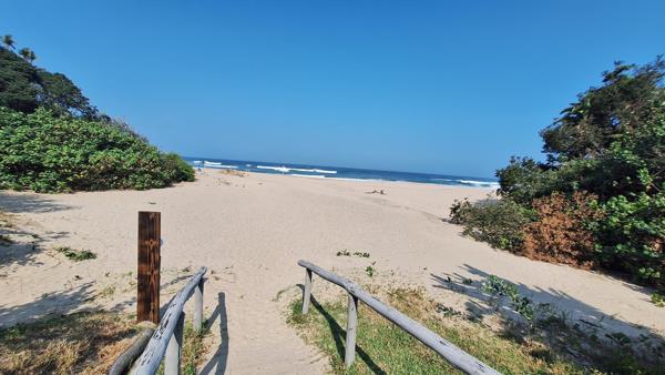 1 012 m² Land