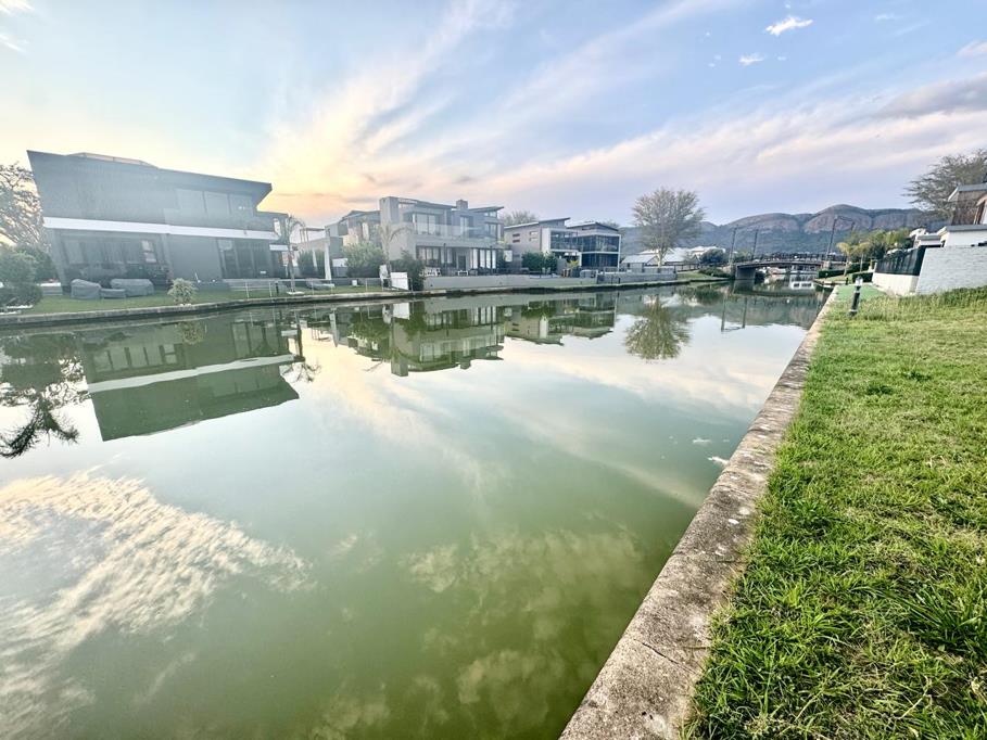 859 m² Land