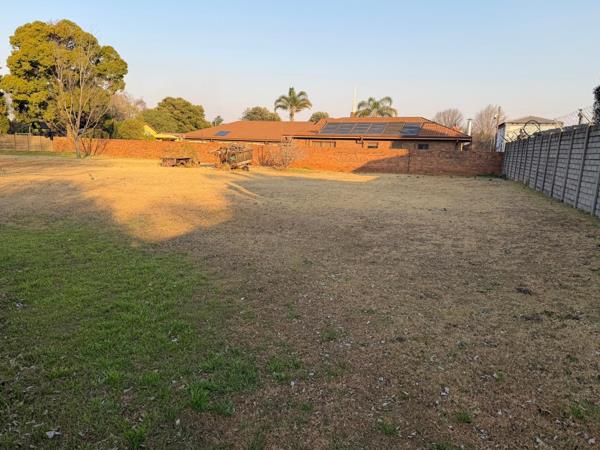 2 245 m² Land