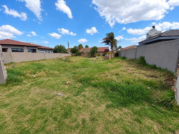 345 m² Land