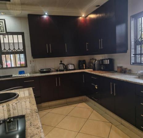 6 Bedroom House