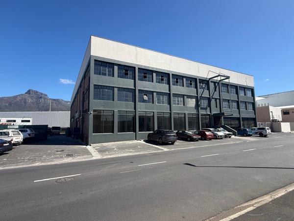 1 900 m² Commercial space