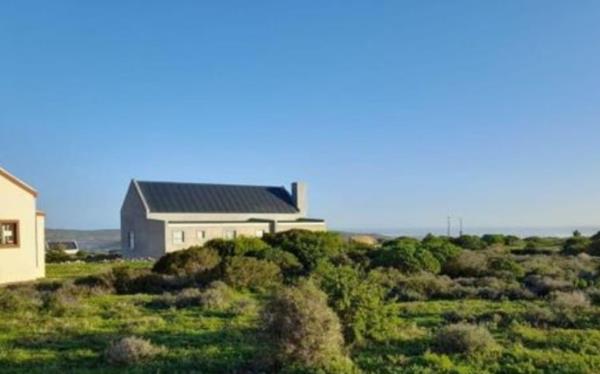 750 m² Land