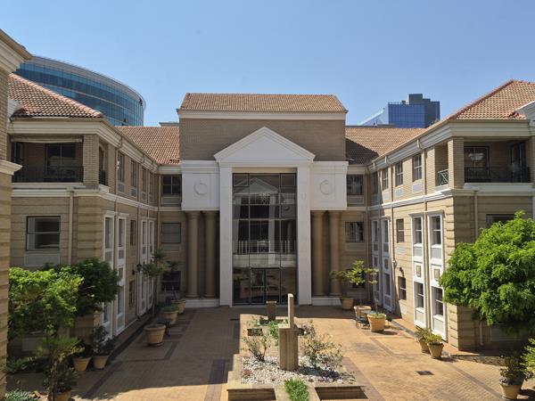 974 m² Commercial space