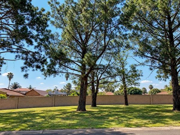 1 395 m² Land