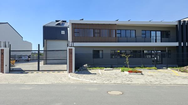 676 m² Industrial space
