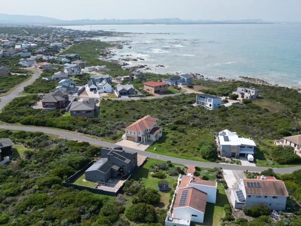 555 m² Land