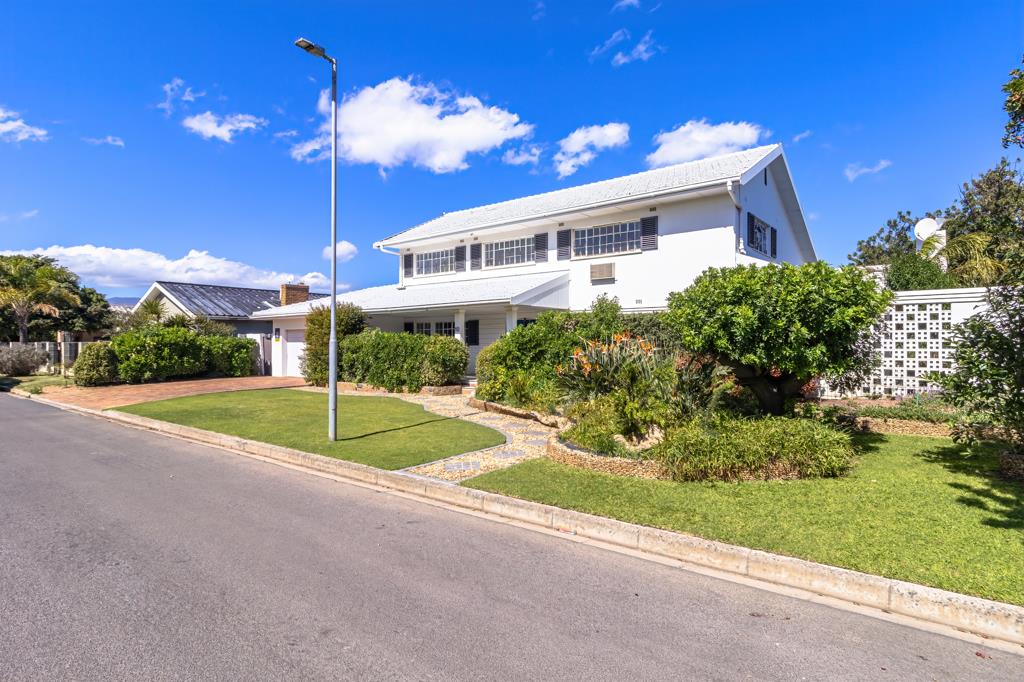 5 Bedroom House